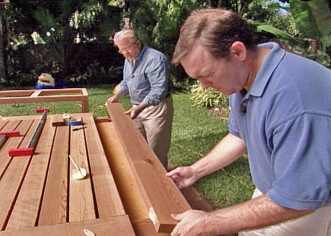 Make an Outdoor Table with Matching Planters - screenshot