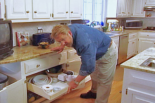 Pull Out Shelves Give Easy Access to Every Square Inch of Cabinet Storage Space - screenshot