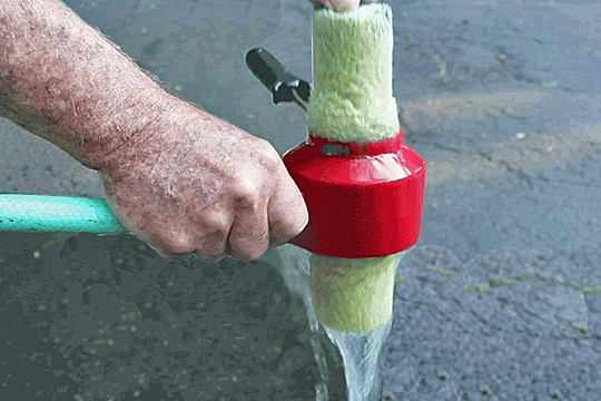 Unique Device Cleans Paint Rollers in a Flash - screenshot